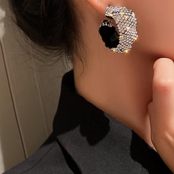 New luxury diamond earrings - Picture 2 of 4